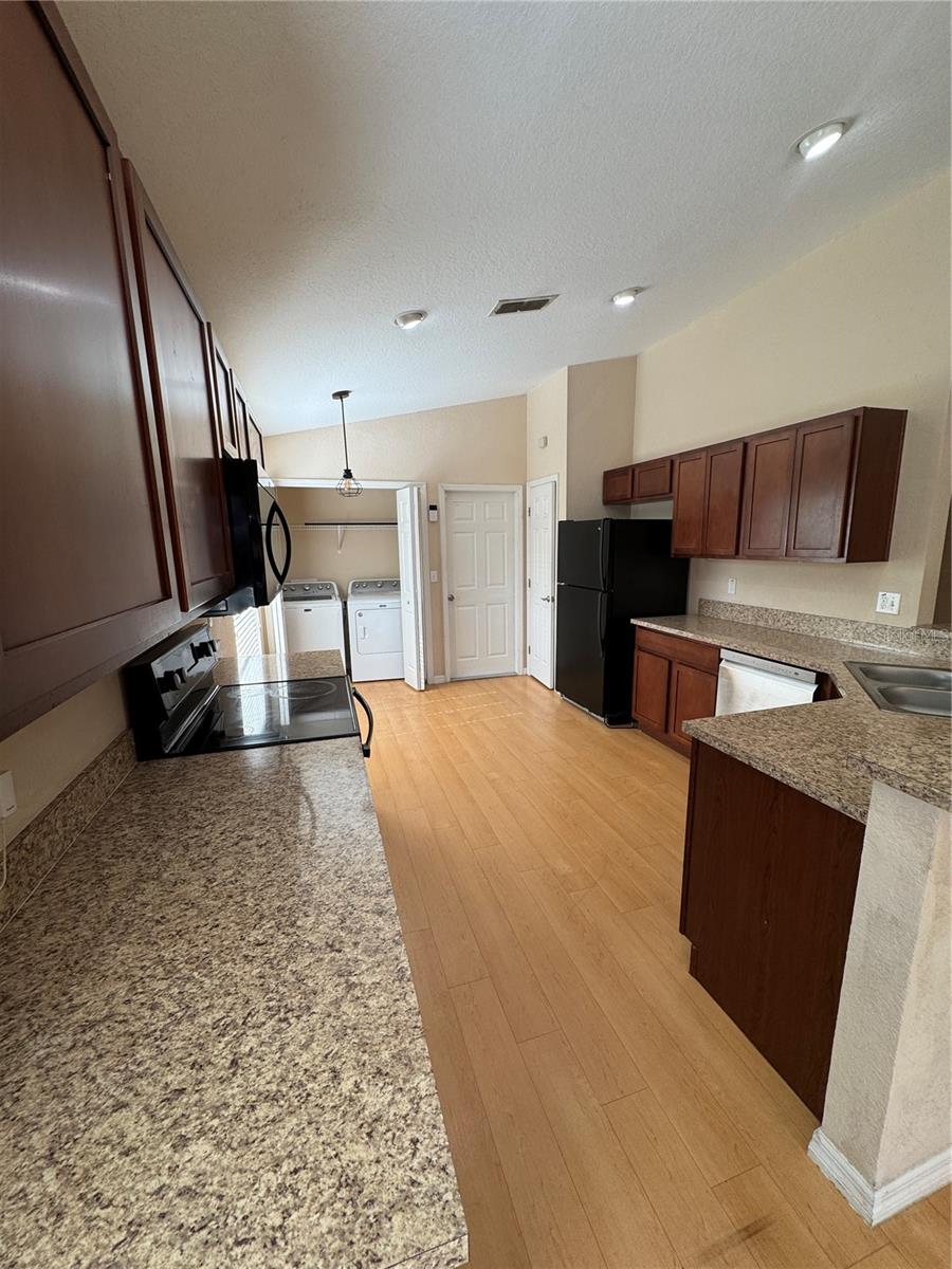 Image 11 of 28 For 4562 Turner Oaks Drive