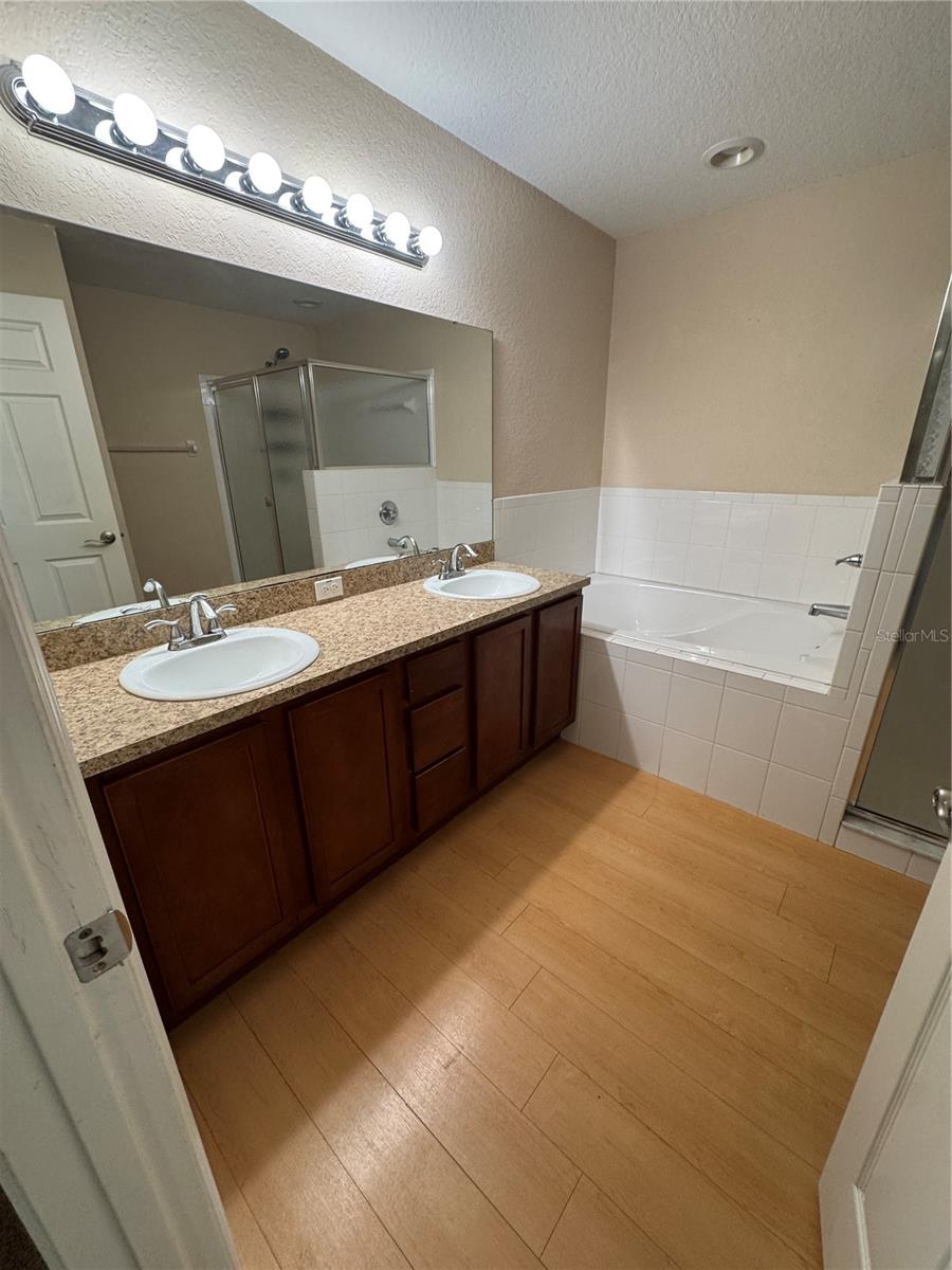 Image 20 of 28 For 4562 Turner Oaks Drive