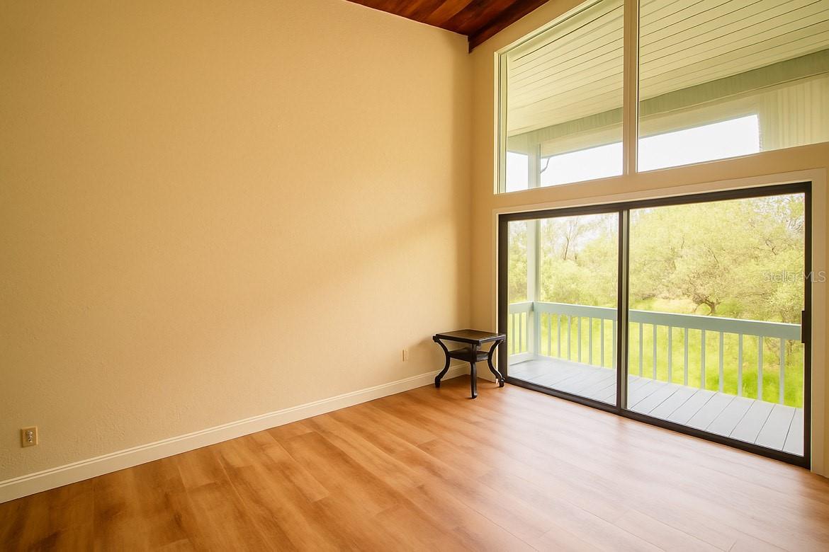 Image 10 of 13 For 806 Pinewood Court 3135-6