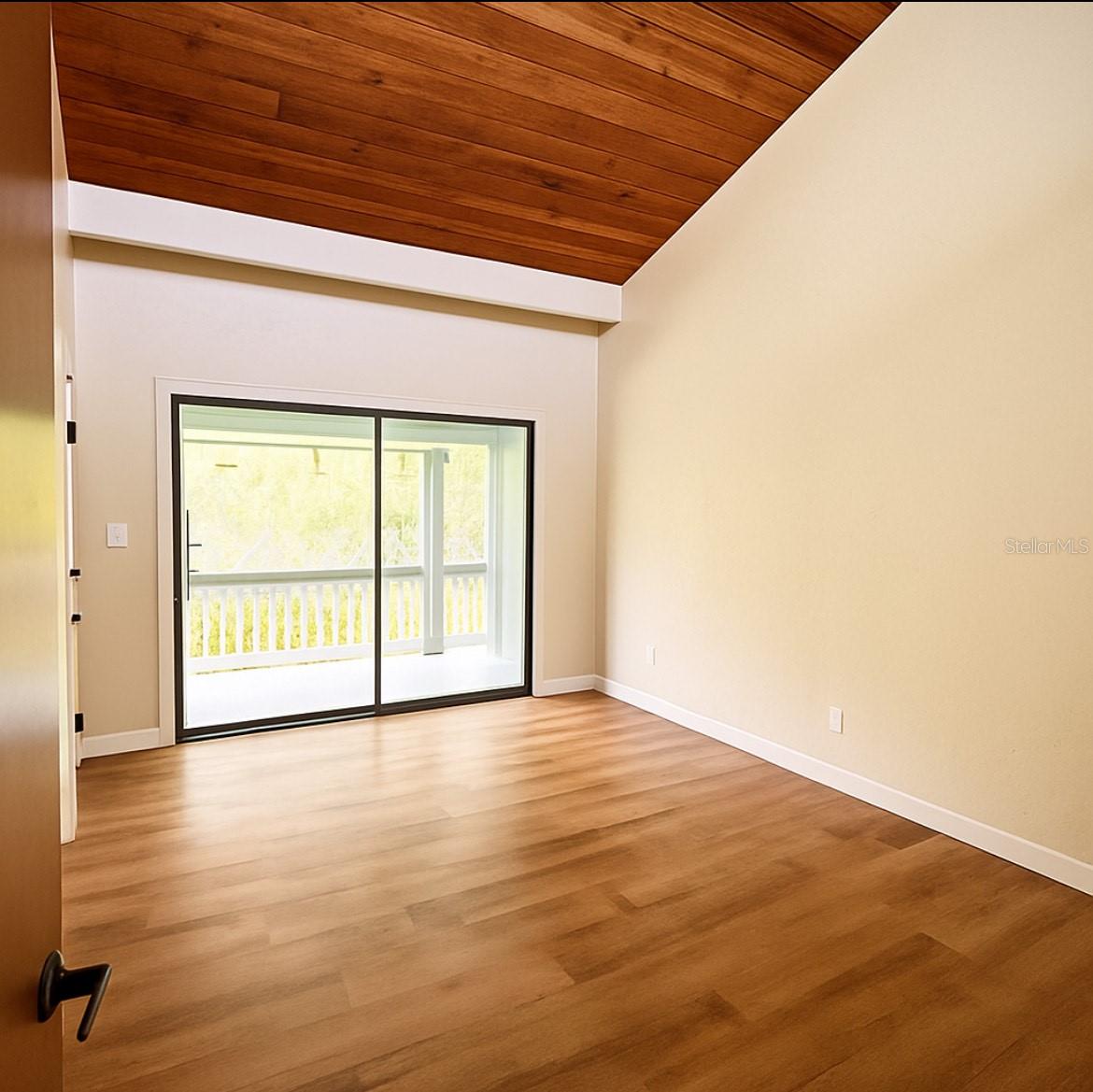 Image 11 of 13 For 806 Pinewood Court 3135-6