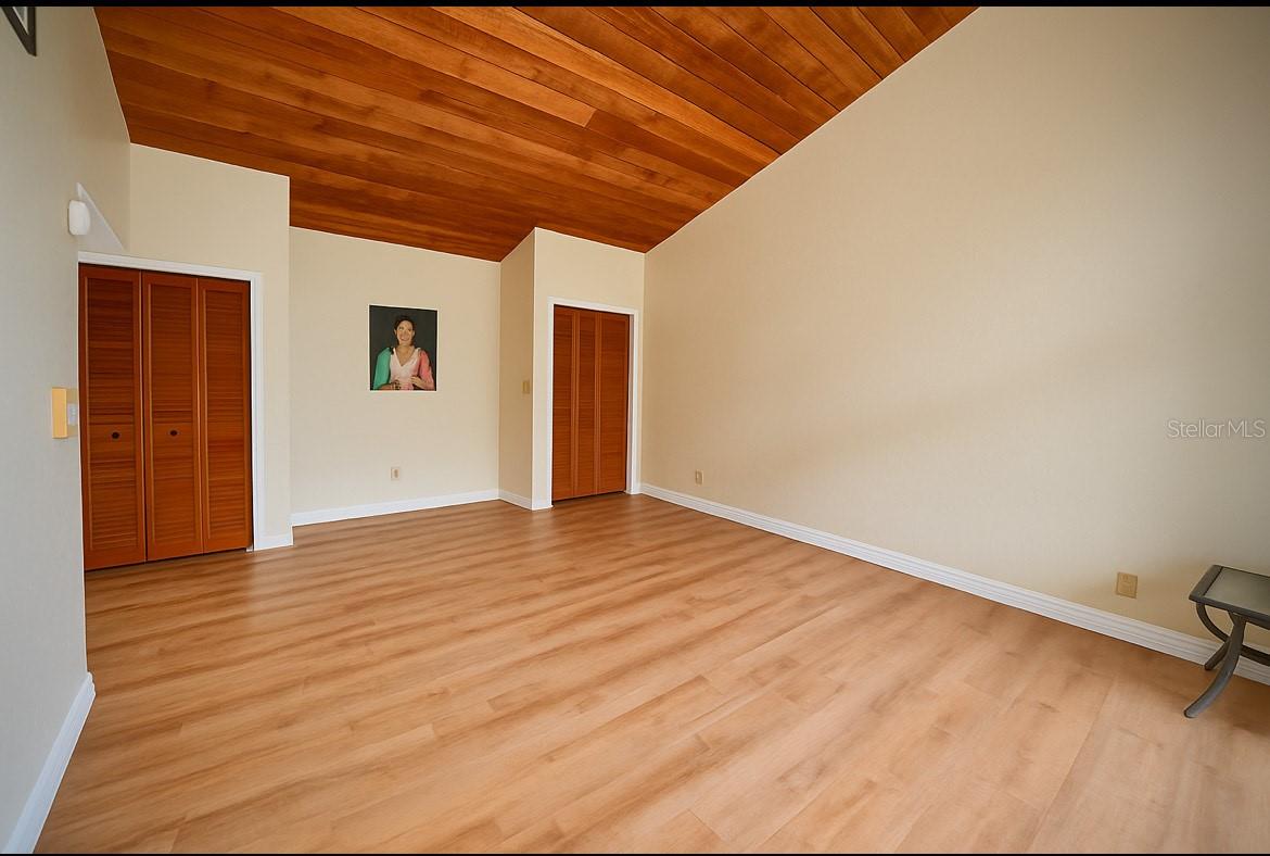 Image 12 of 13 For 806 Pinewood Court 3135-6