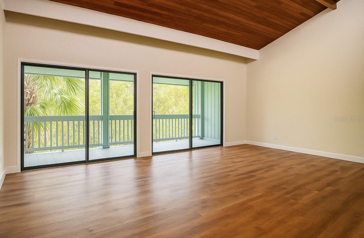 Image 7 of 13 For 806 Pinewood Court 3135-6