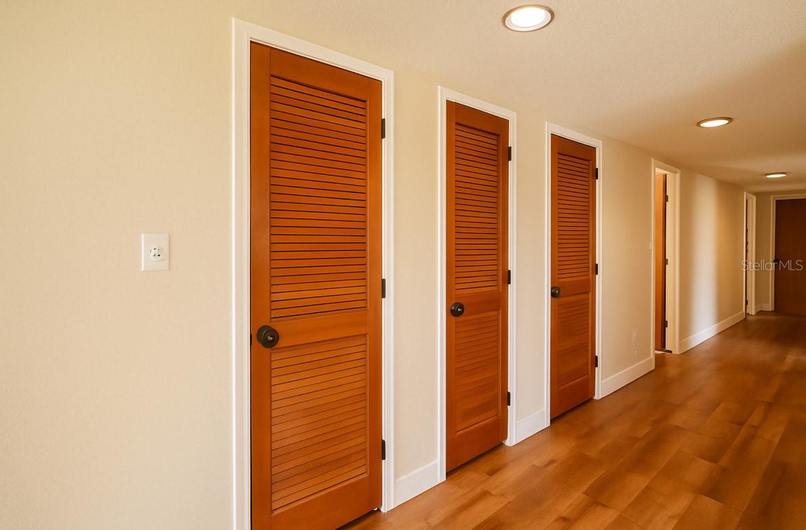 Image 8 of 13 For 806 Pinewood Court 3135-6