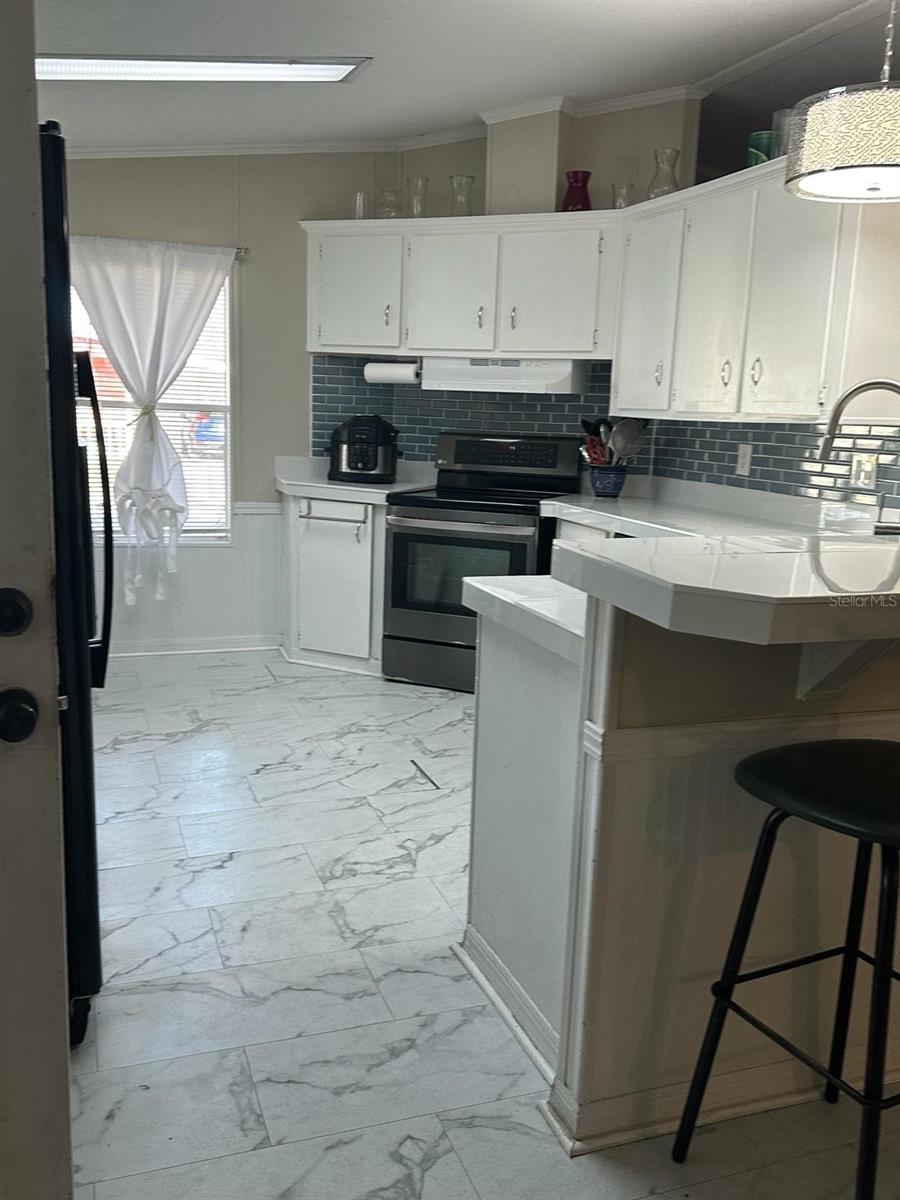 Image 2 of 15 For 507 Lazy Lake Drive W