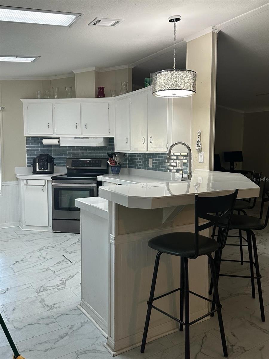 Image 3 of 15 For 507 Lazy Lake Drive W