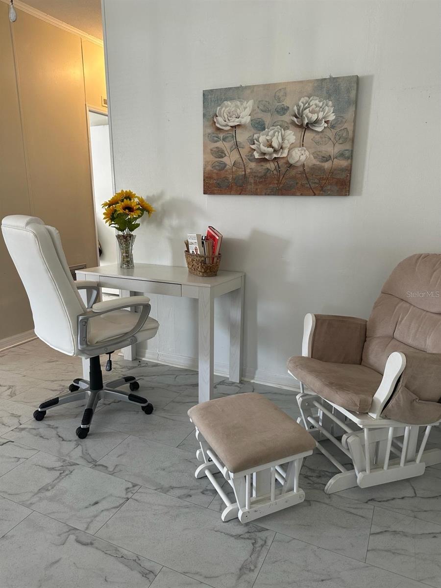 Image 4 of 15 For 507 Lazy Lake Drive W