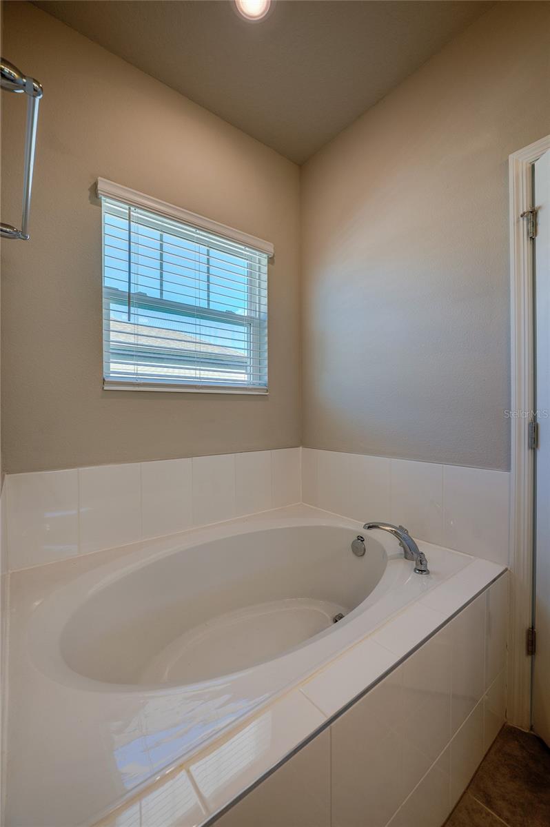 Image 28 of 81 For 2912 Meleto Boulevard