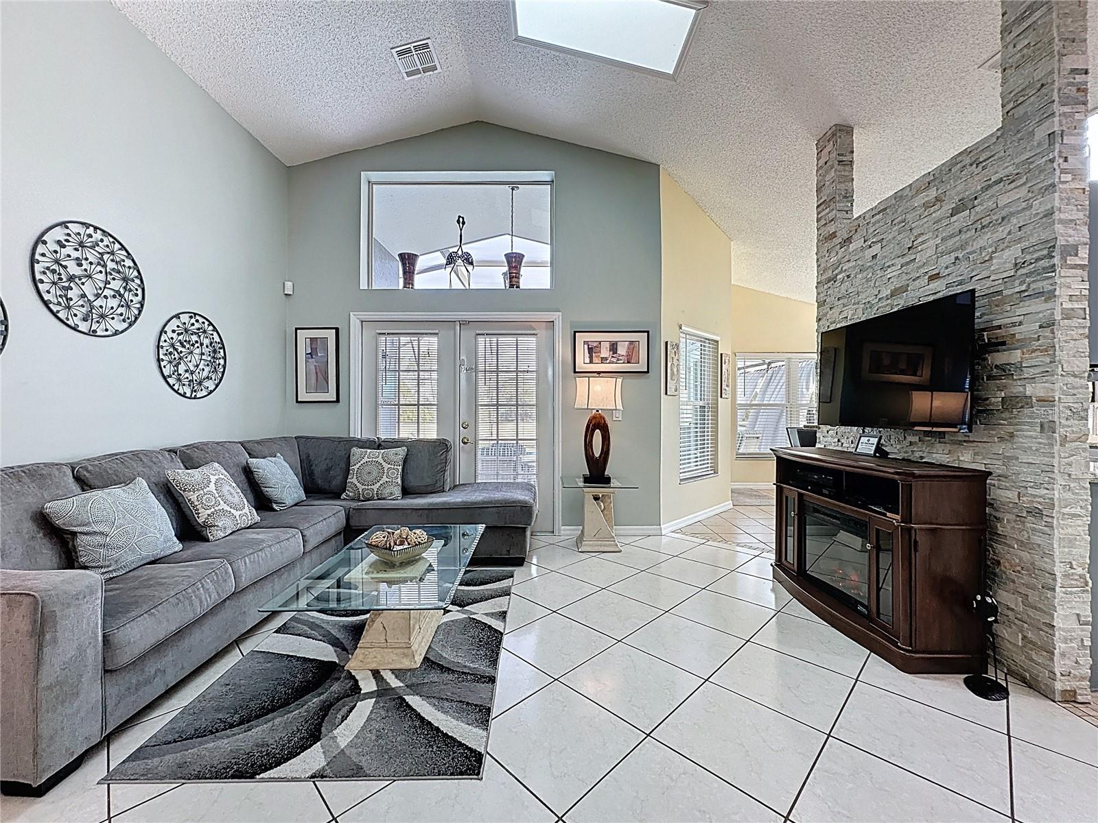 Image 13 of 70 For 2541 Oneida Loop