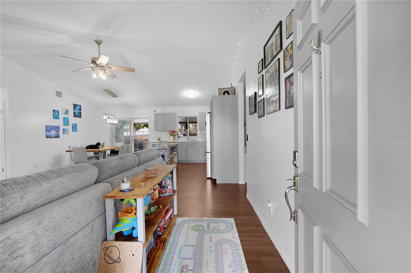 Image 4 of 30 For 2324 Woodleaf Court