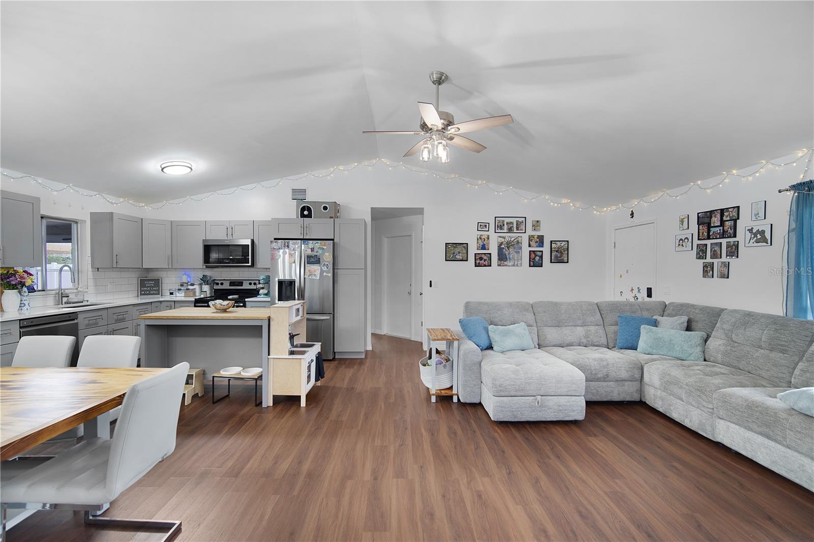 Image 7 of 30 For 2324 Woodleaf Court