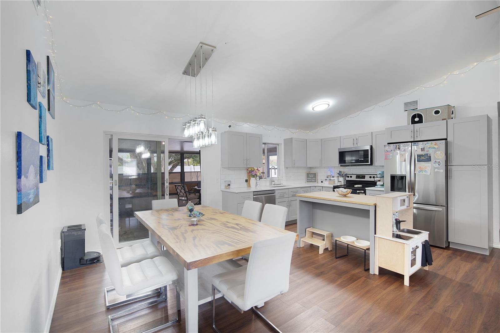 Image 8 of 30 For 2324 Woodleaf Court