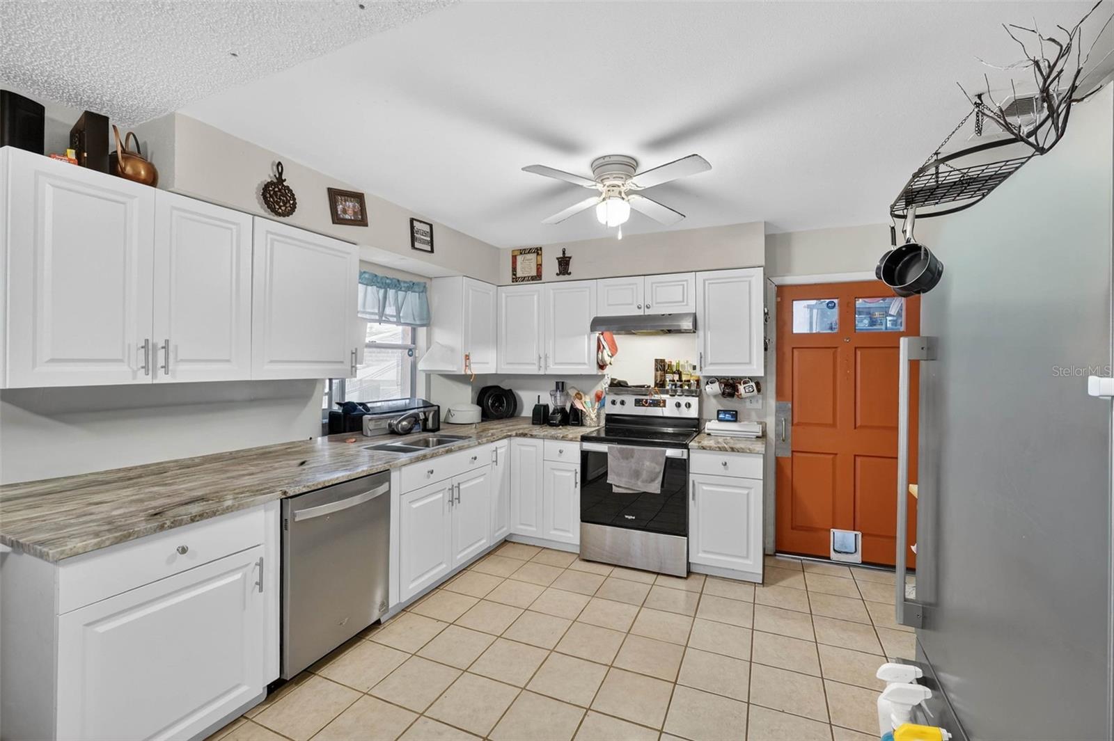 Image 17 of 61 For 2613 Fowler Avenue