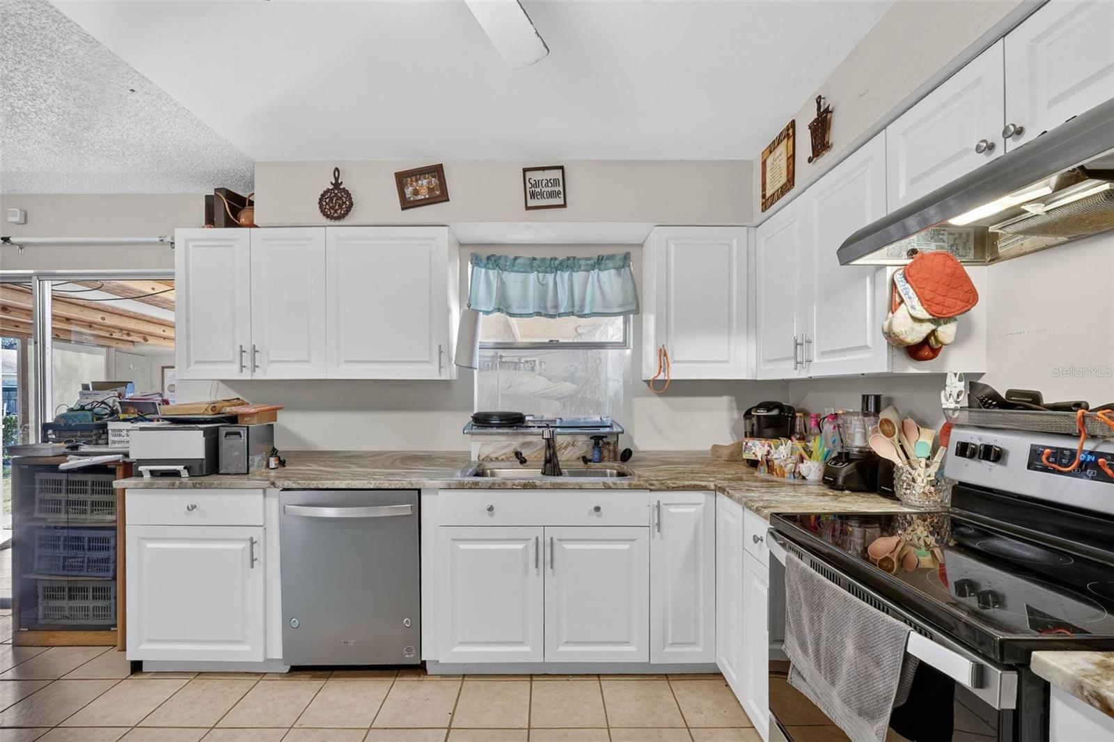 Image 18 of 61 For 2613 Fowler Avenue