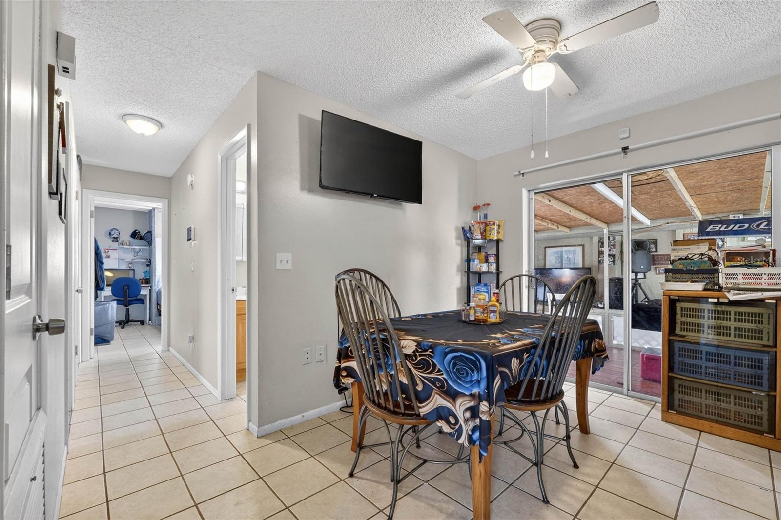 Image 22 of 61 For 2613 Fowler Avenue