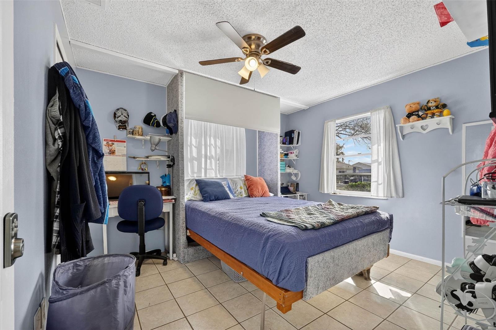 Image 23 of 61 For 2613 Fowler Avenue