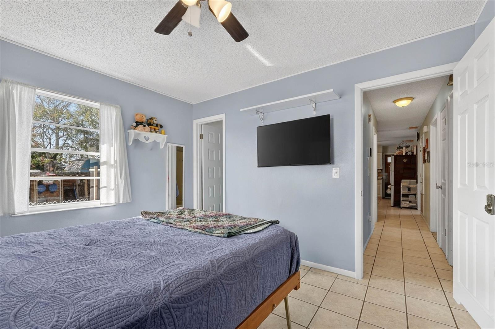 Image 24 of 61 For 2613 Fowler Avenue