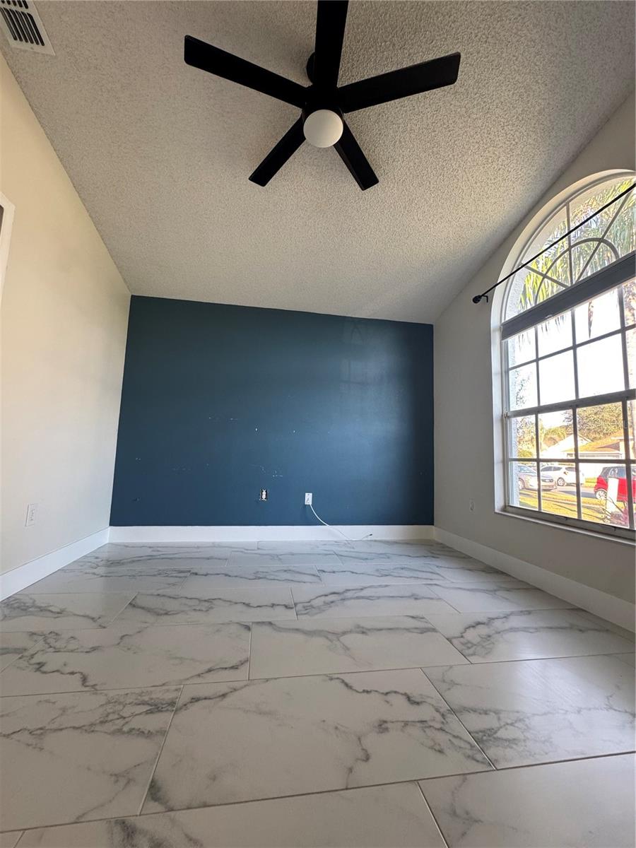 Image 10 of 43 For 2652 Hawthorne Lane