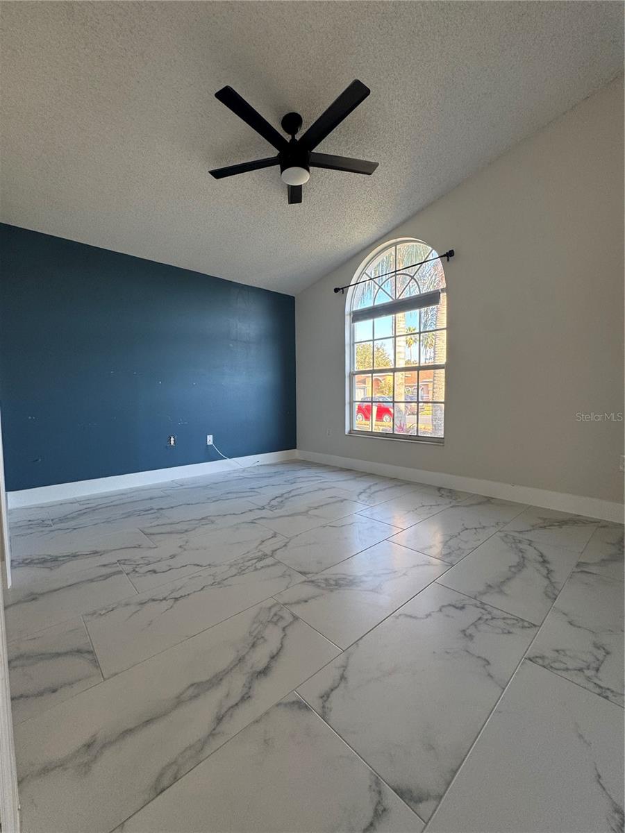 Image 11 of 43 For 2652 Hawthorne Lane