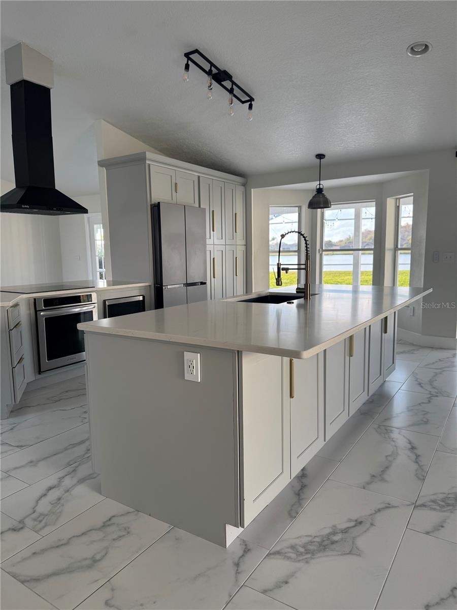 Image 17 of 43 For 2652 Hawthorne Lane