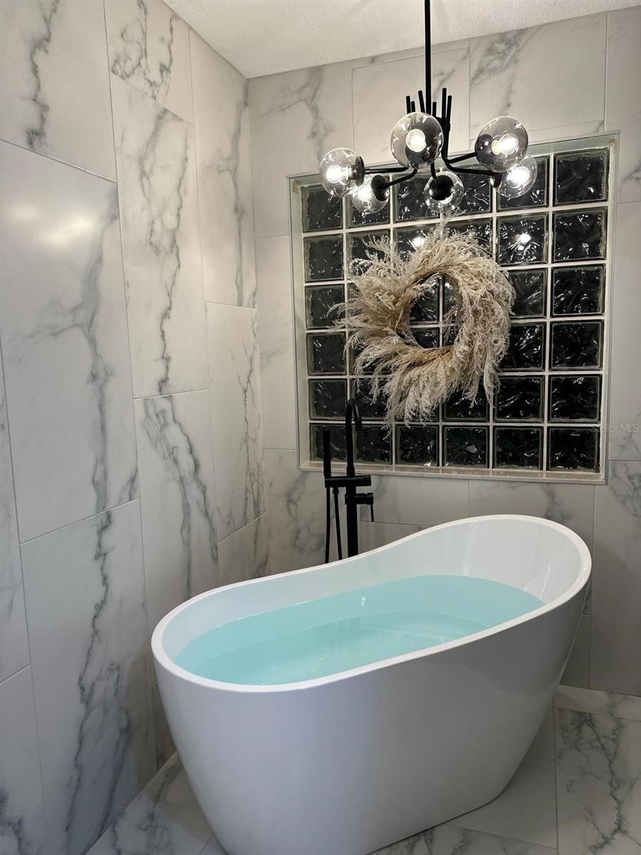 Image 22 of 43 For 2652 Hawthorne Lane