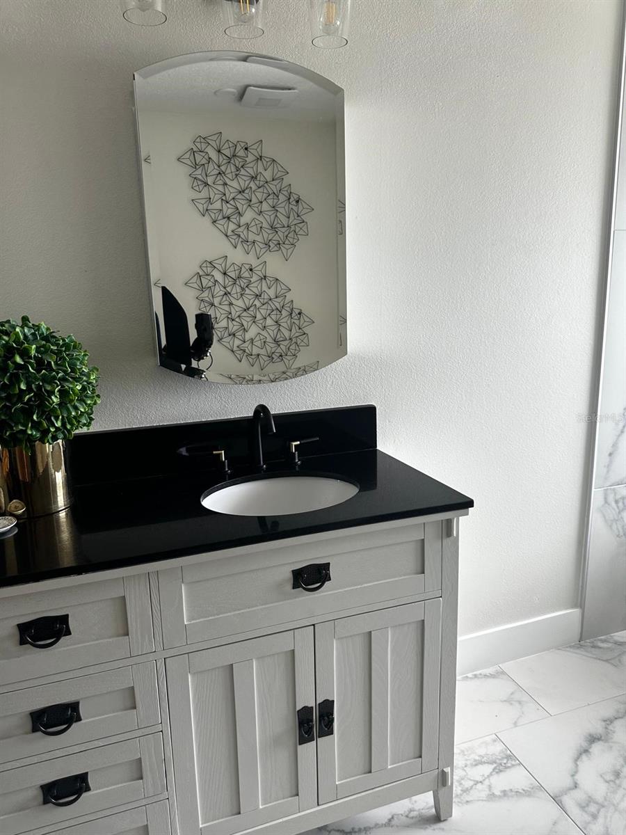 Image 23 of 43 For 2652 Hawthorne Lane