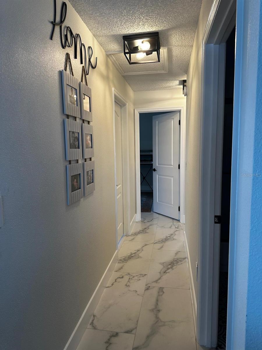 Image 27 of 43 For 2652 Hawthorne Lane