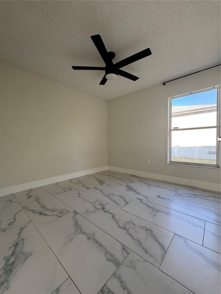 Image 29 of 43 For 2652 Hawthorne Lane