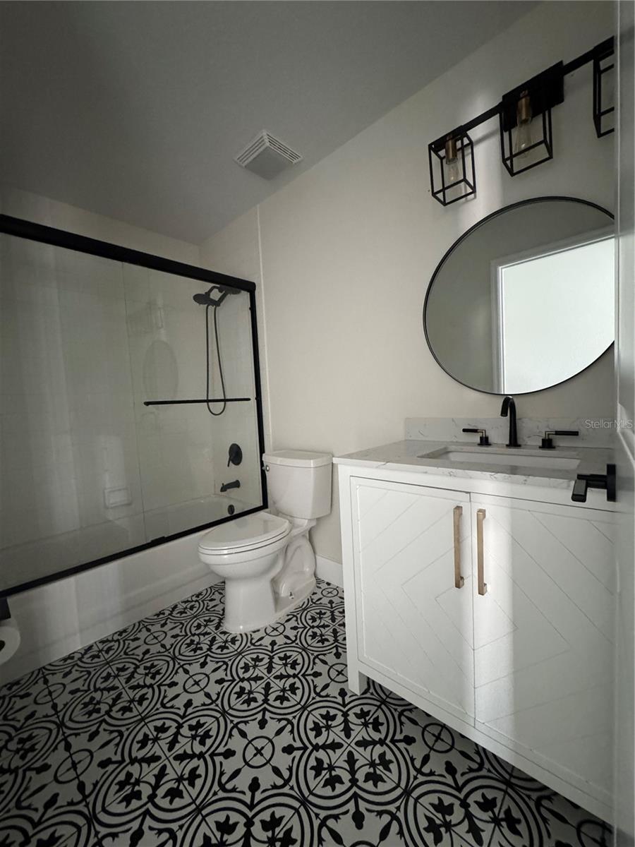 Image 33 of 43 For 2652 Hawthorne Lane