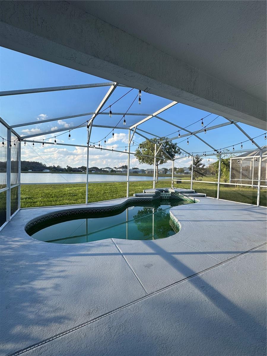 Image 37 of 43 For 2652 Hawthorne Lane