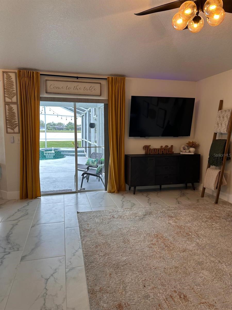 Image 4 of 43 For 2652 Hawthorne Lane