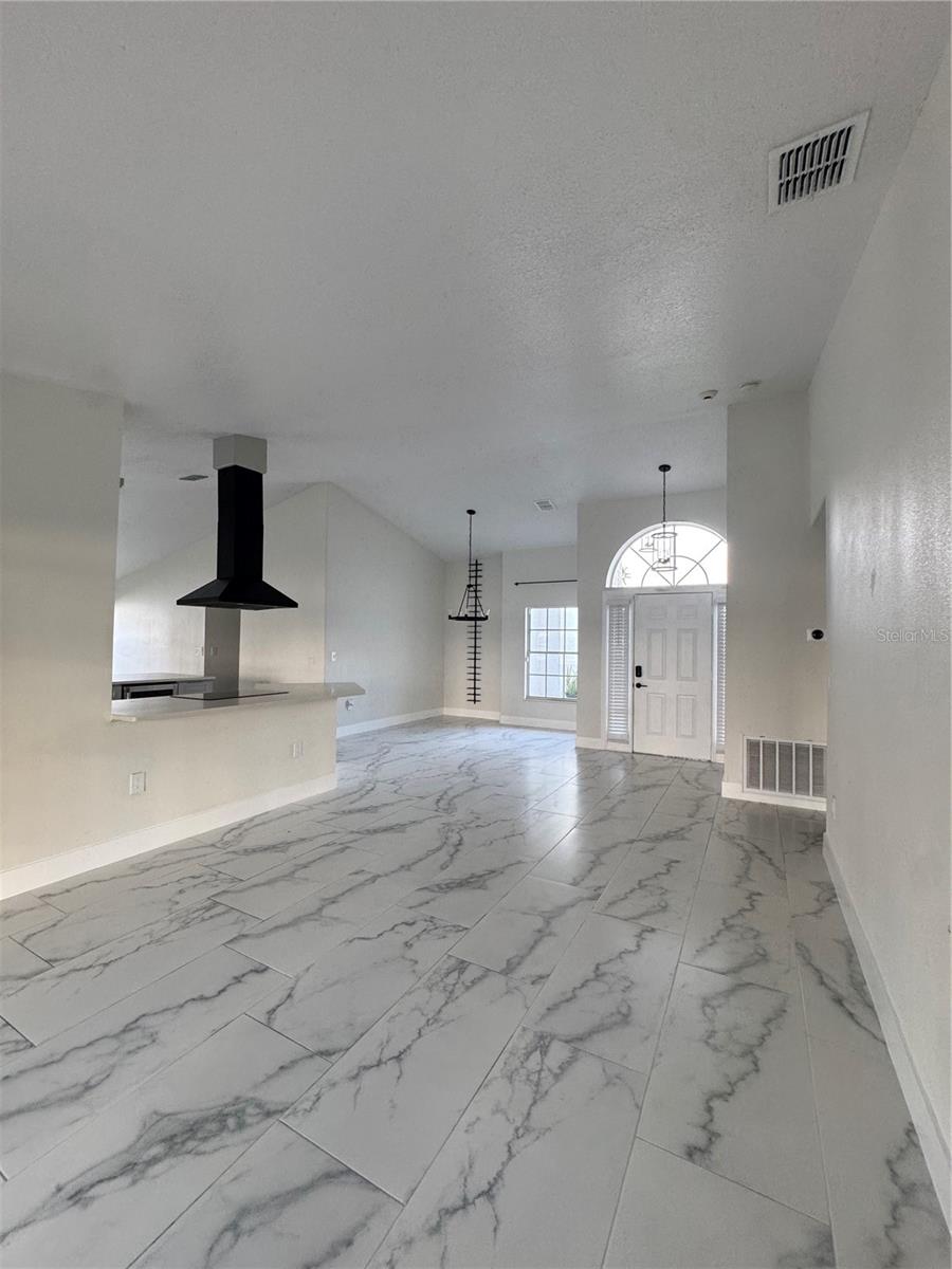 Image 8 of 43 For 2652 Hawthorne Lane