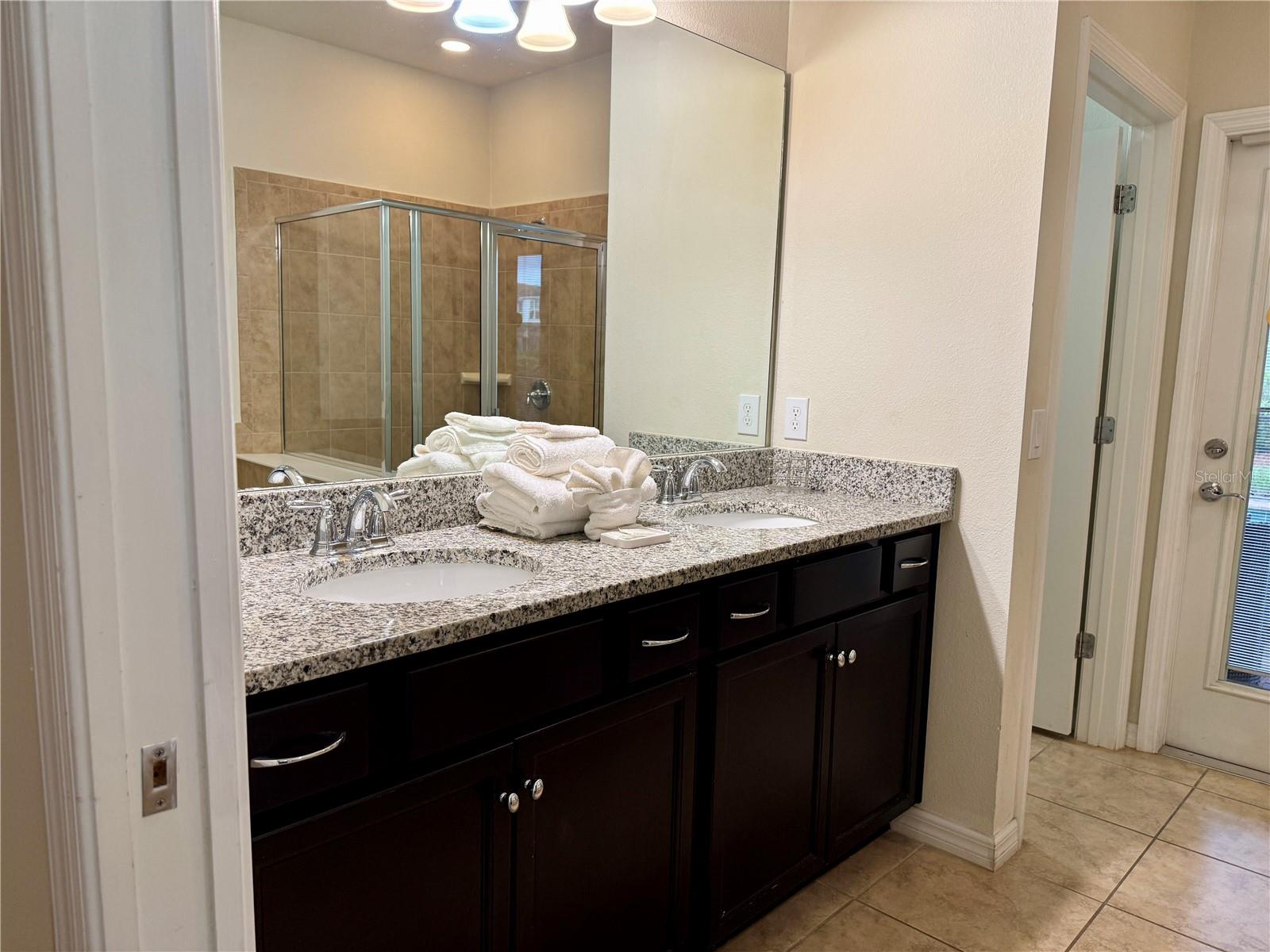 Image 16 of 39 For 5565 Misty Oak Circle