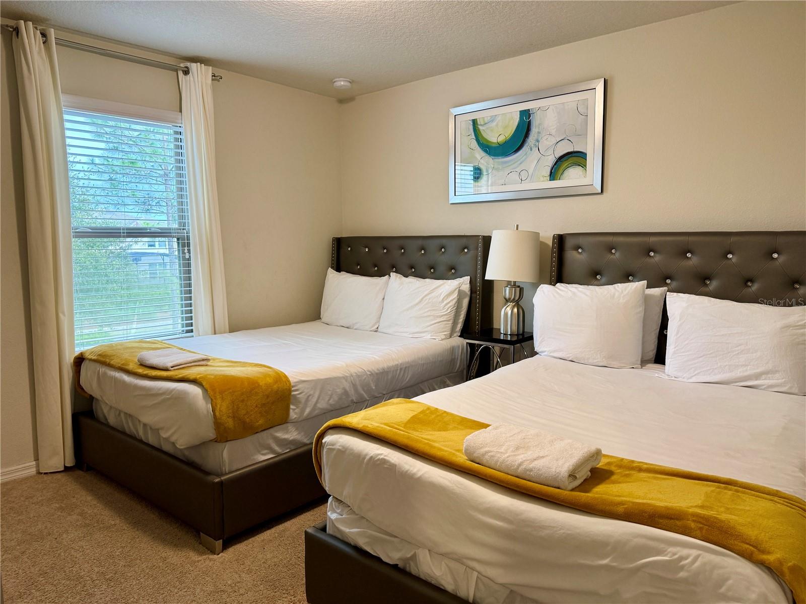 Image 36 of 39 For 5565 Misty Oak Circle