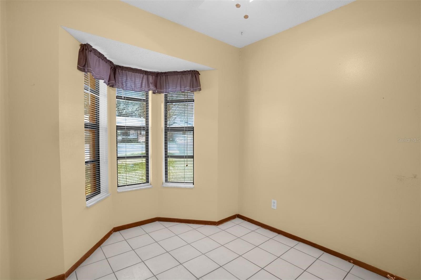 Image 8 of 22 For 1822 Foxhall Circle 1822