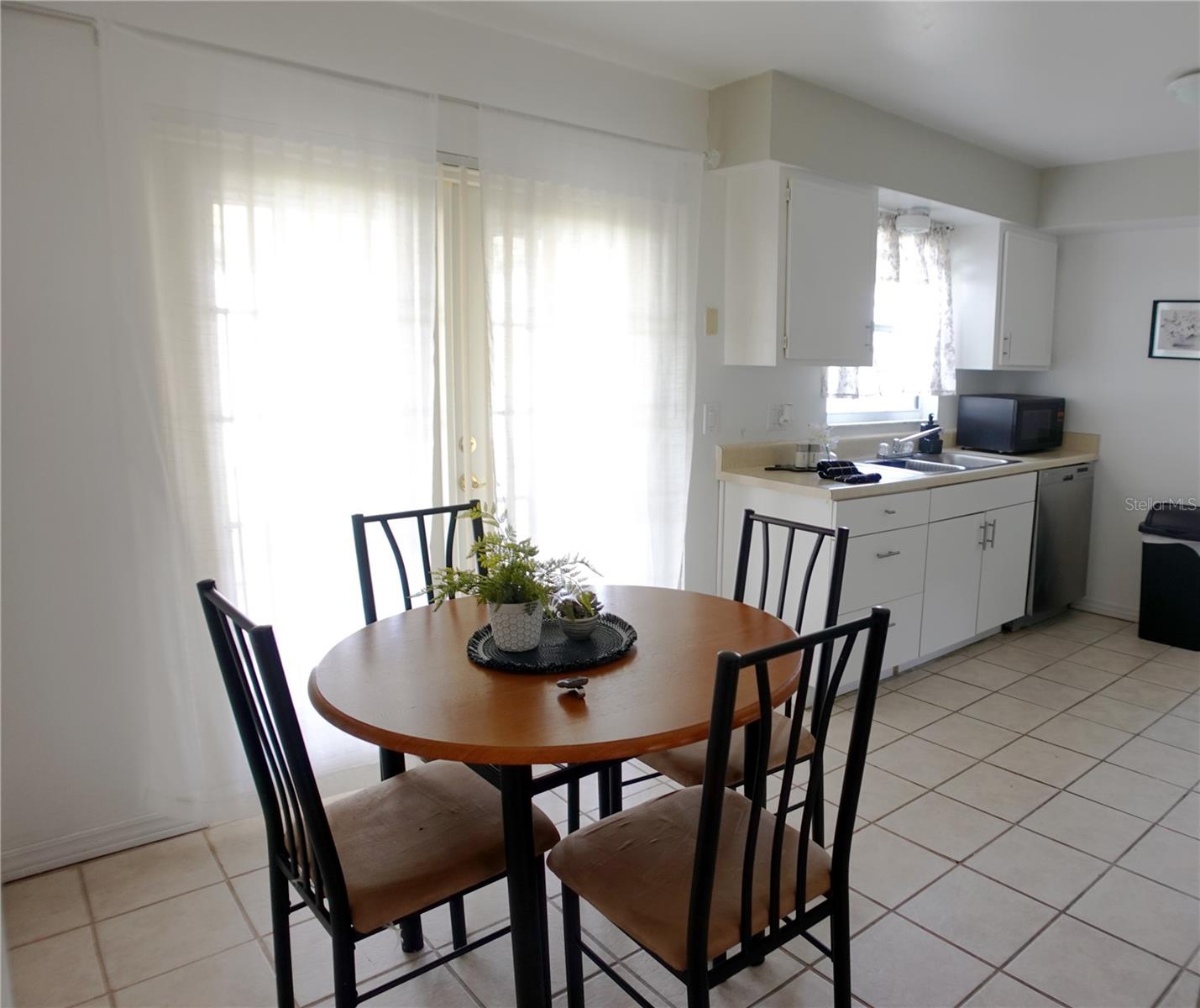 Image 13 of 24 For 957 Florida Parkway