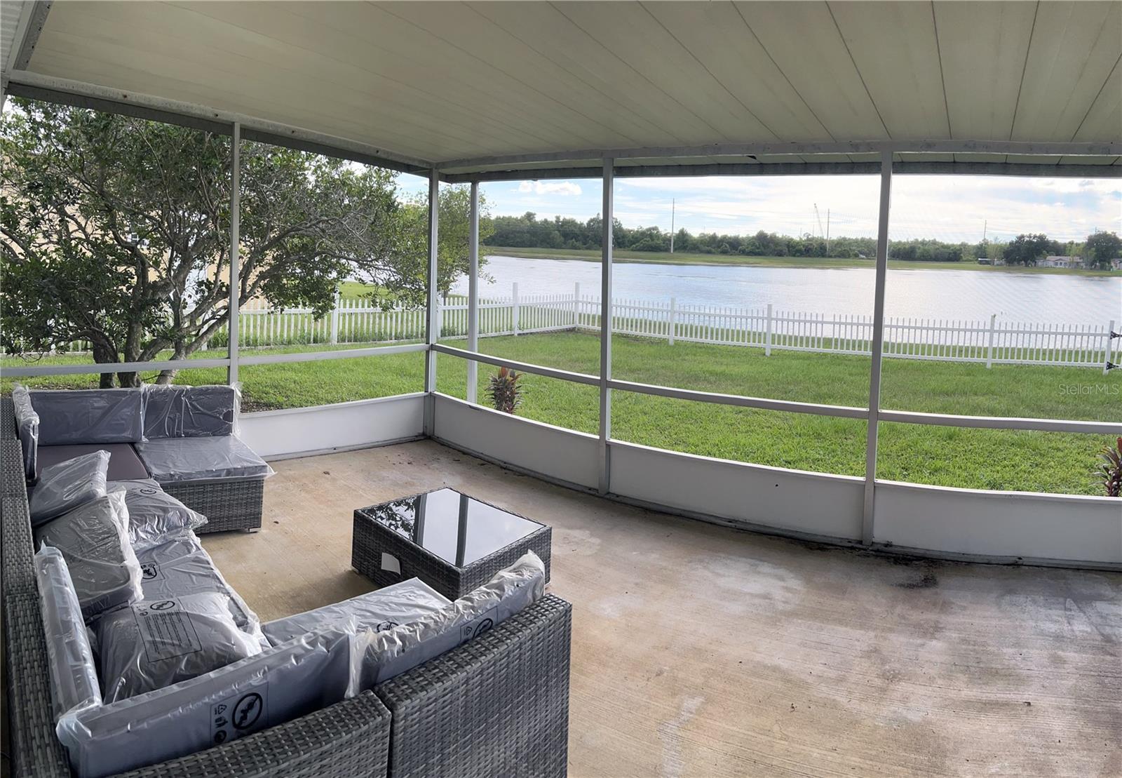 Image 5 of 24 For 957 Florida Parkway