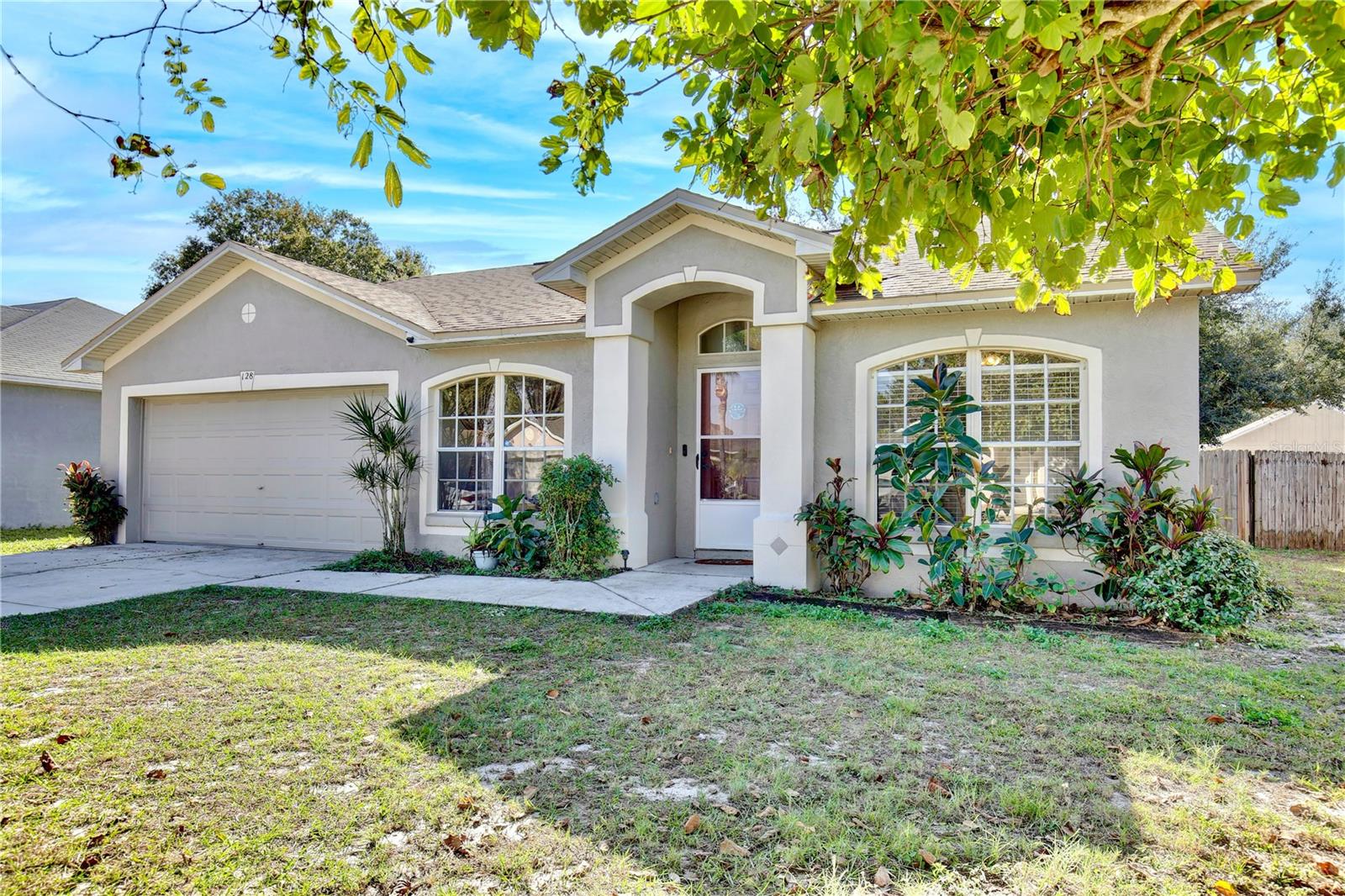 Image 3 of 37 For 128 Osprey Heights Drive