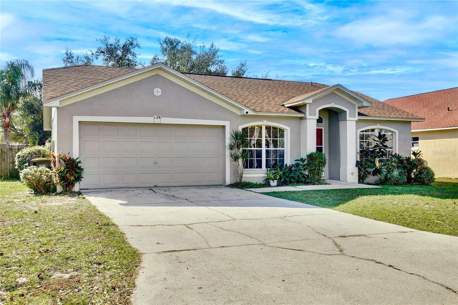 Image 4 of 37 For 128 Osprey Heights Drive