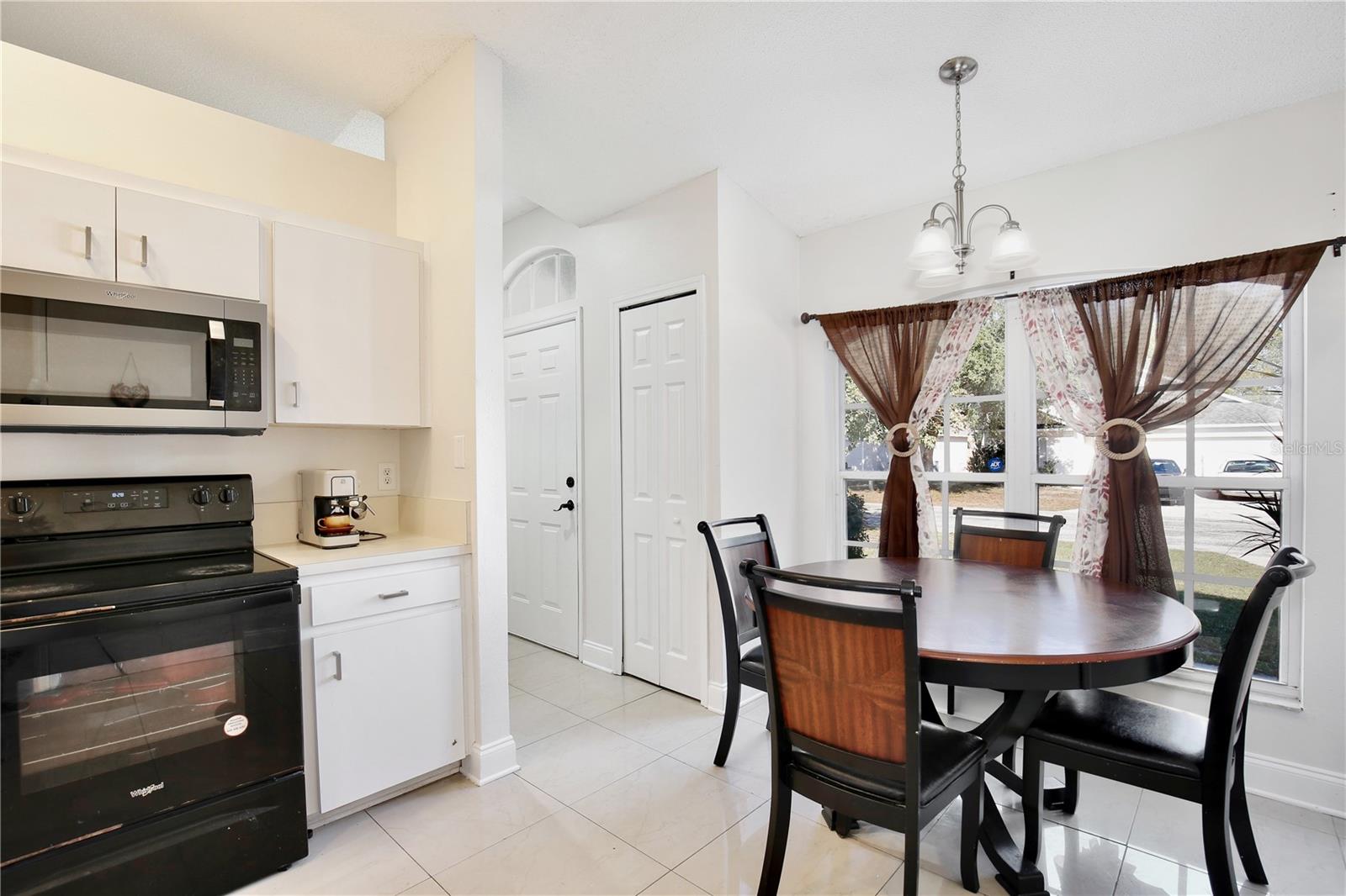 Image 5 of 37 For 128 Osprey Heights Drive