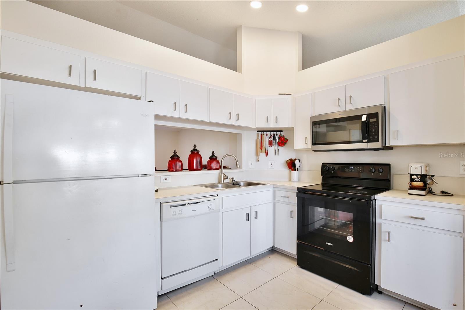 Image 7 of 37 For 128 Osprey Heights Drive