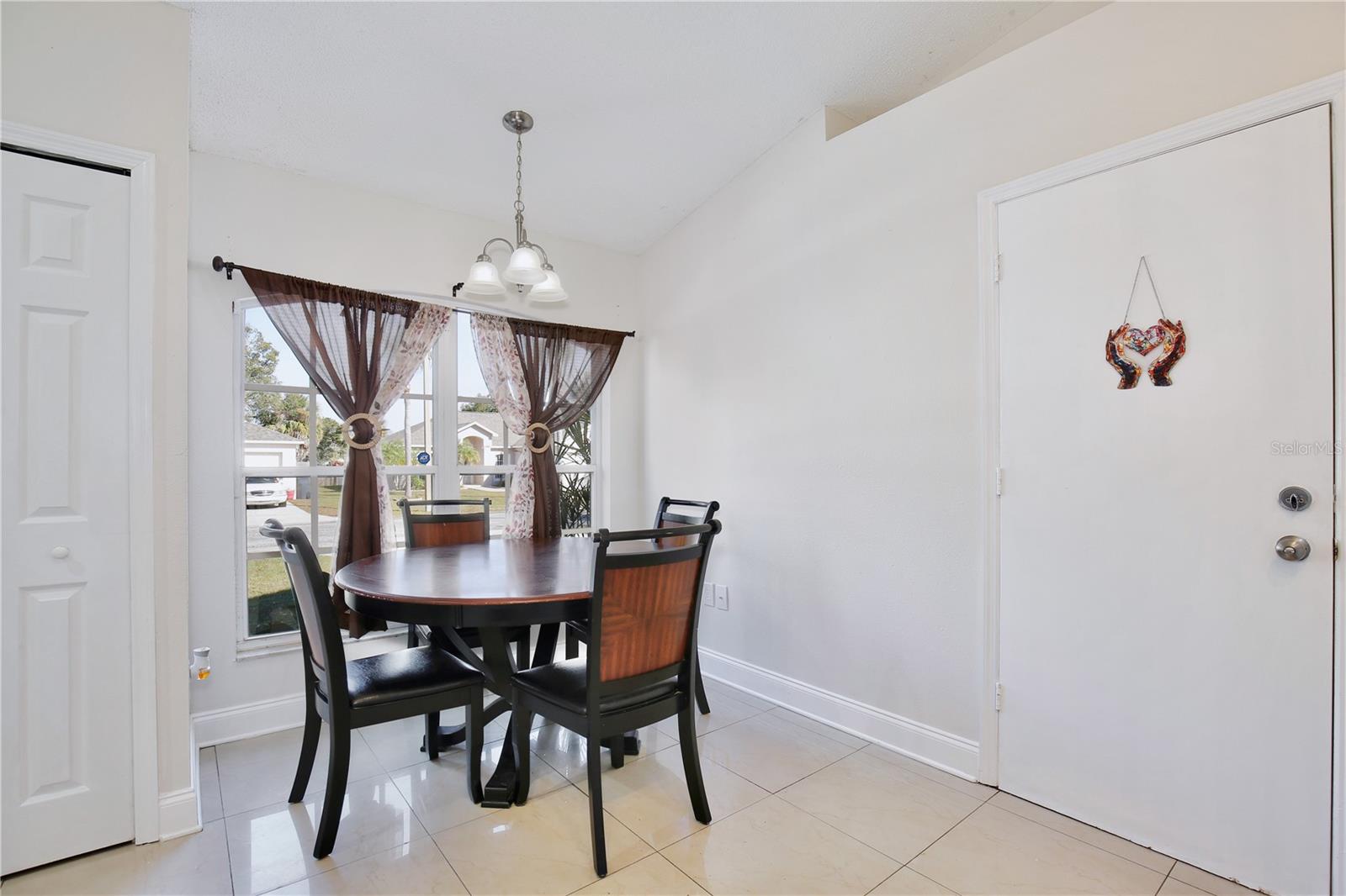 Image 8 of 37 For 128 Osprey Heights Drive