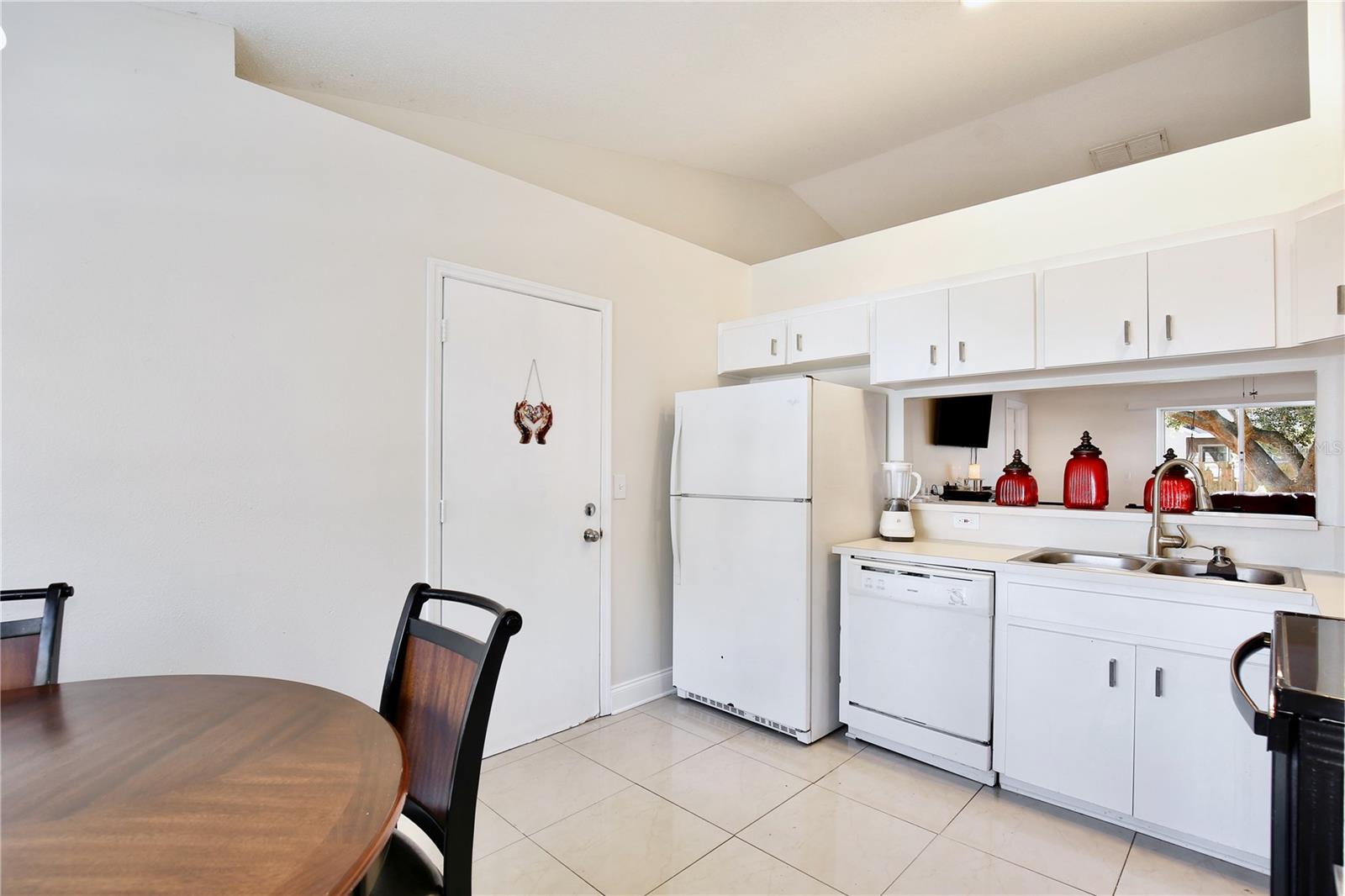 Image 9 of 37 For 128 Osprey Heights Drive