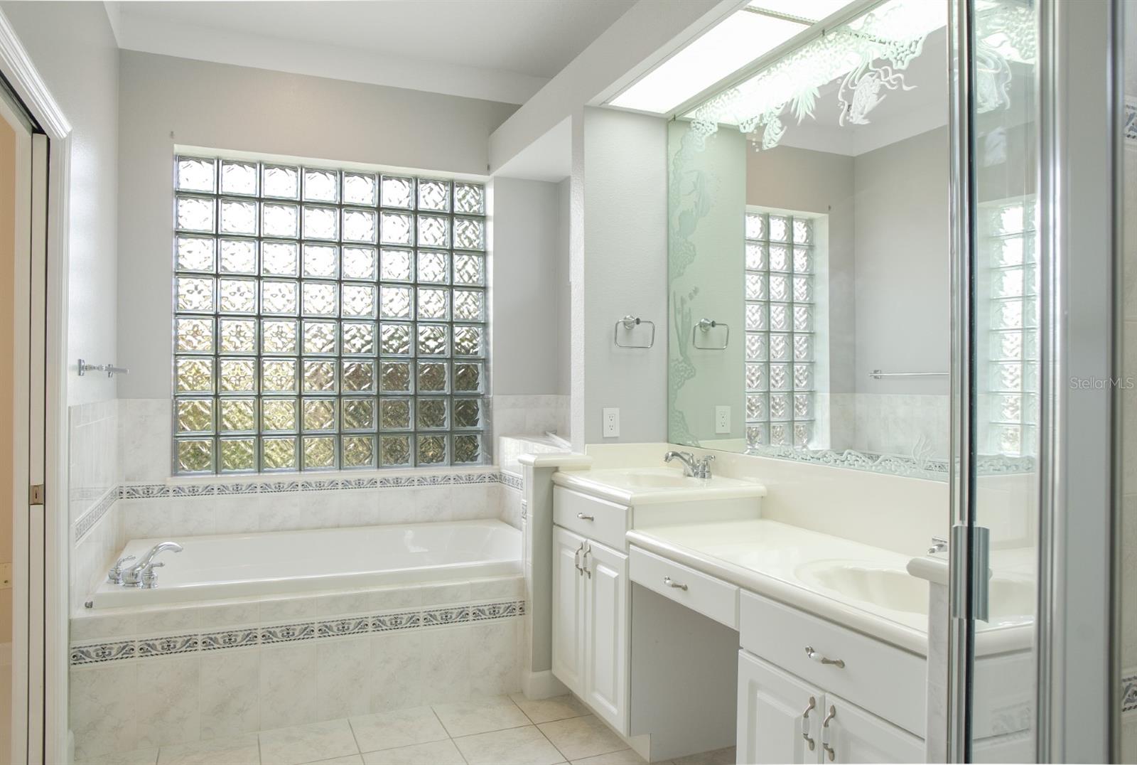 Image 19 of 38 For 1401 Sweet Bay Court