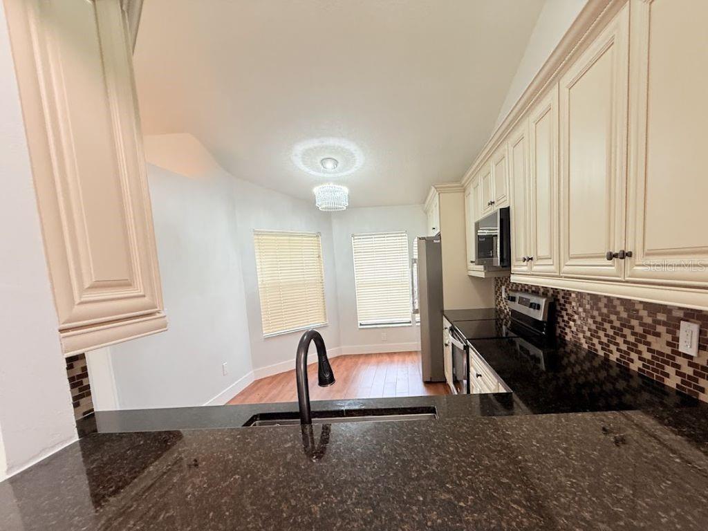 Image 11 of 35 For 109 Lakepointe Circle