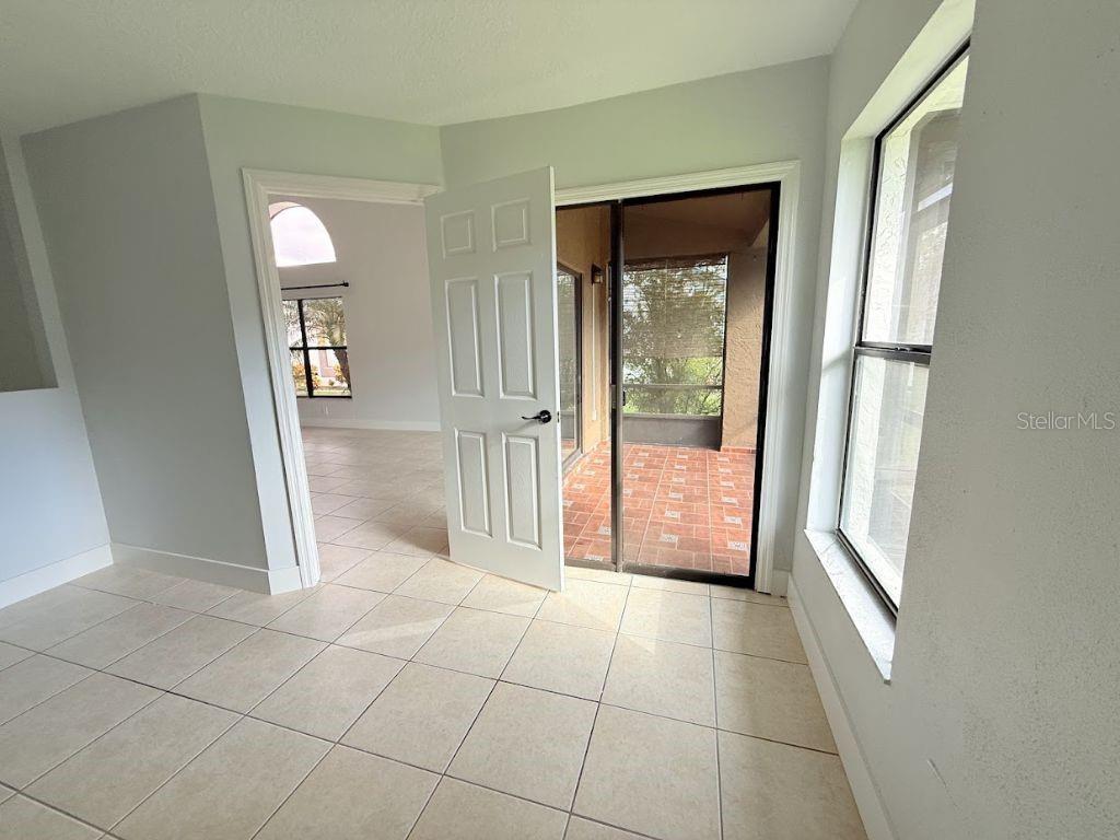 Image 13 of 35 For 109 Lakepointe Circle