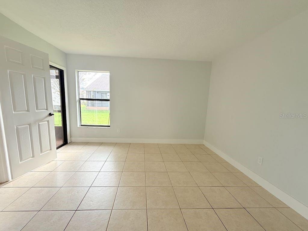 Image 14 of 35 For 109 Lakepointe Circle