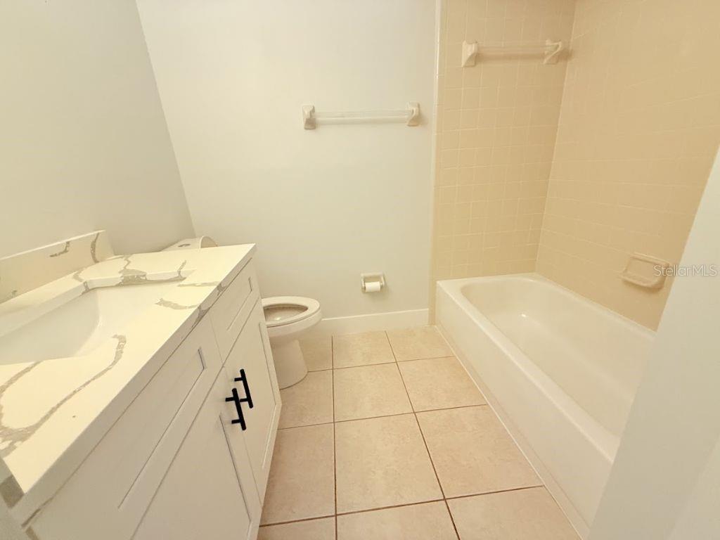 Image 17 of 35 For 109 Lakepointe Circle