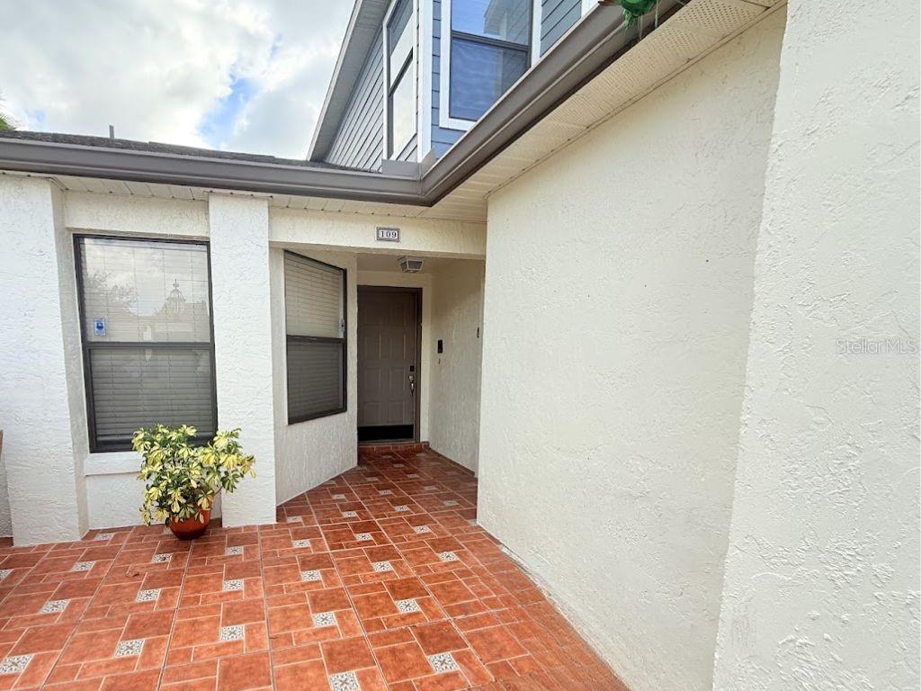 Image 3 of 35 For 109 Lakepointe Circle