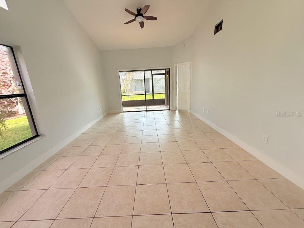 Image 6 of 35 For 109 Lakepointe Circle