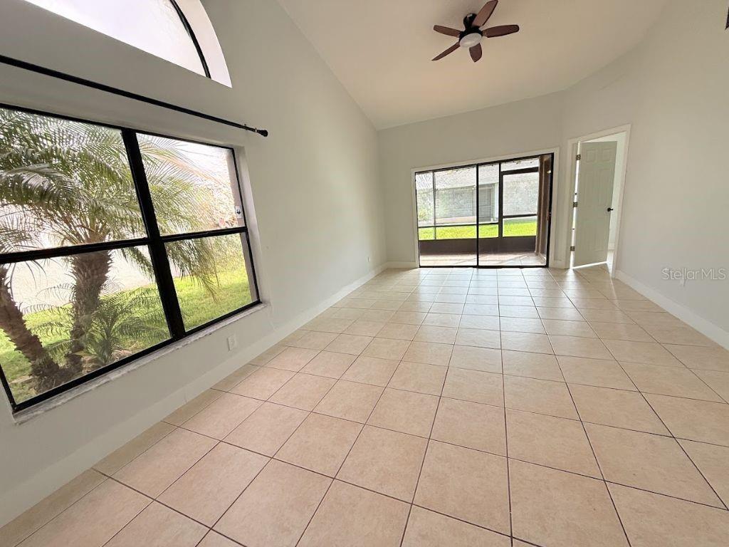 Image 7 of 35 For 109 Lakepointe Circle